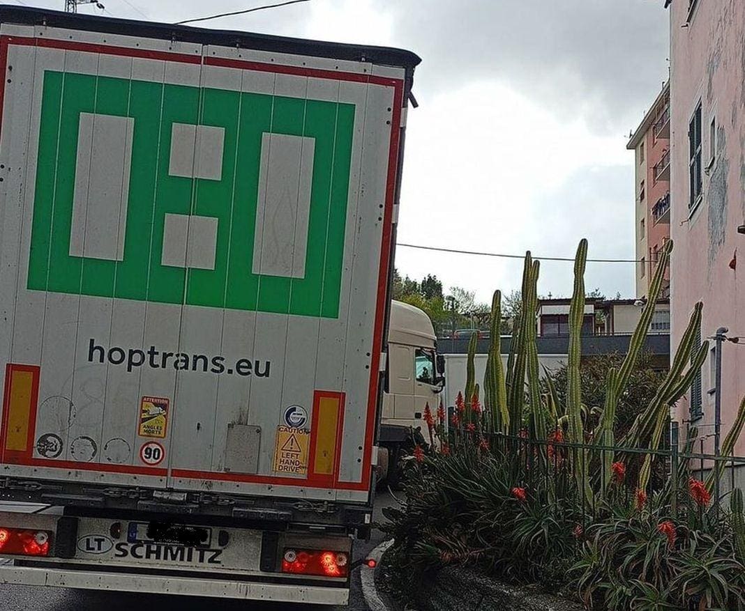 camion incastrato Borzoli