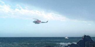 Genova, disperso in mare a Quarto: soccorsi sul posto, ma era un falso allarme elicottero Vigili fuoco salvataggio mare Quinto