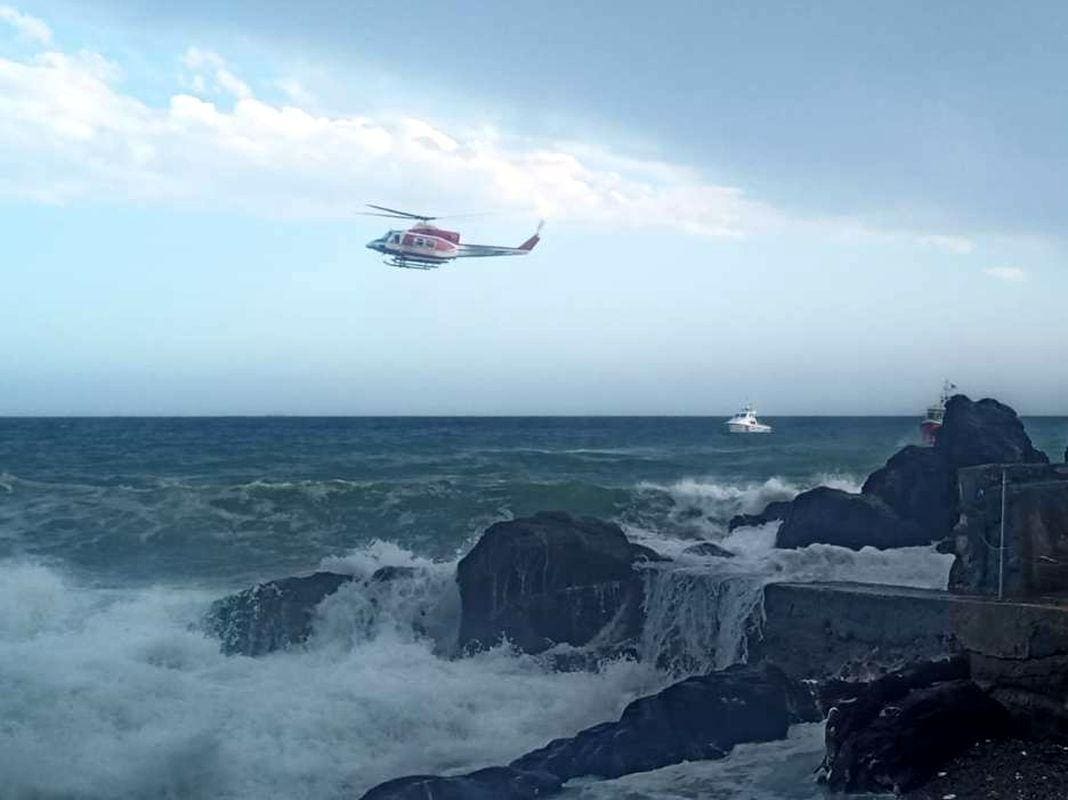 elicottero Vigili fuoco salvataggio mare Quinto