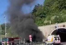 Incendio sull’autostrada A12, la Procura sequestra la galleria, slittano le riaperture incendio autostrada A12, galleria Monte Giugo