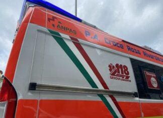 Savona, accusa un malore alla guida e va a sbattere: grave un uomo ambulanza 118 Croce Rosa Rivarolese