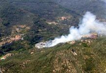 Chiusanico, incendio boschivo, arriva l’elicottero regionale incendio Chiusanico Imperia
