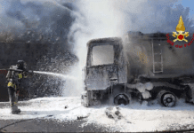 Camion in fiamme sulla A12 incendio camion a12 7 agosto 2023