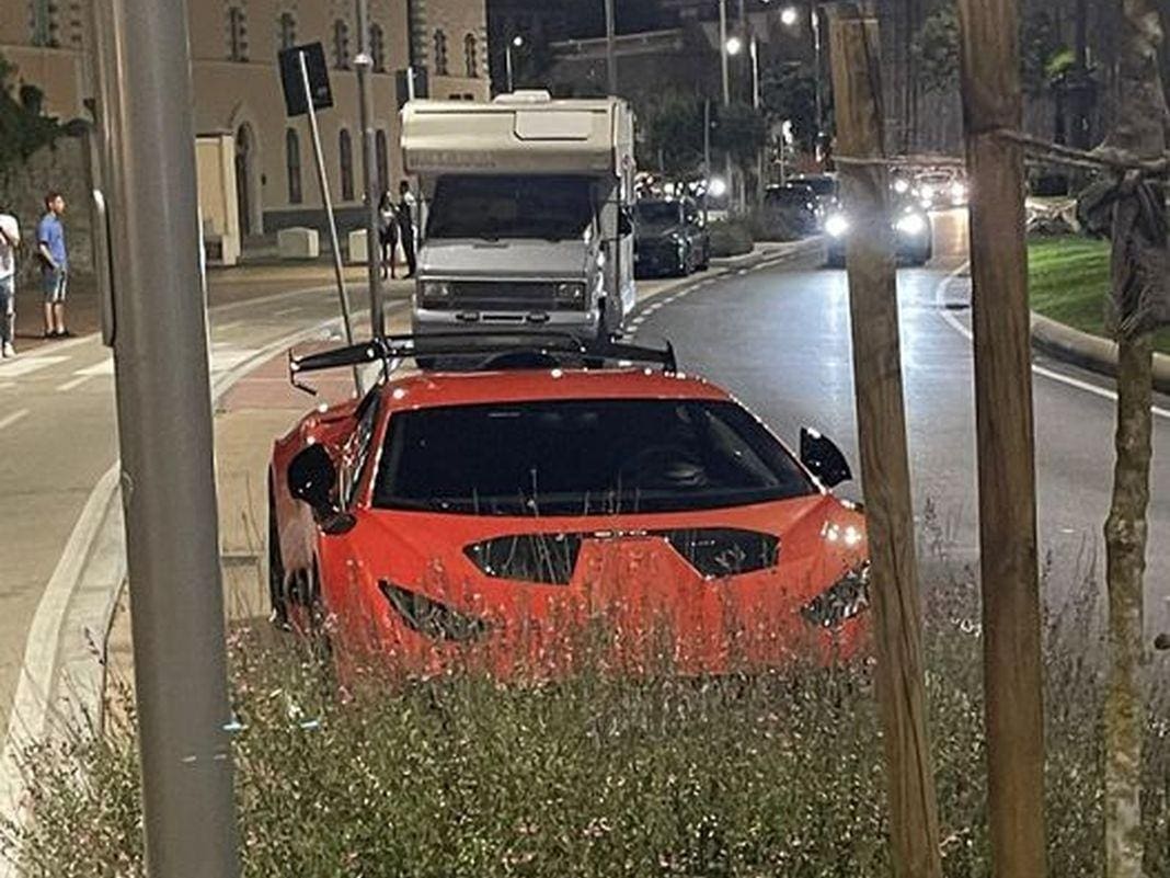 Lamborghini posteggio disabili corso Italia