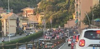 Genova, traffico in tilt sul levante per la frana in via Era