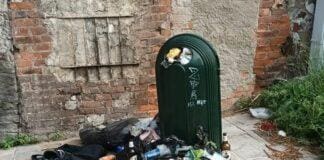 Cornigliano, sporcizia e incuria nel Giardino Lineare cornigliano giardino lineare