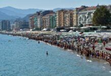 Rigassificatore, domani nuova catena umana per dire no rigassificatore catena umana Savona