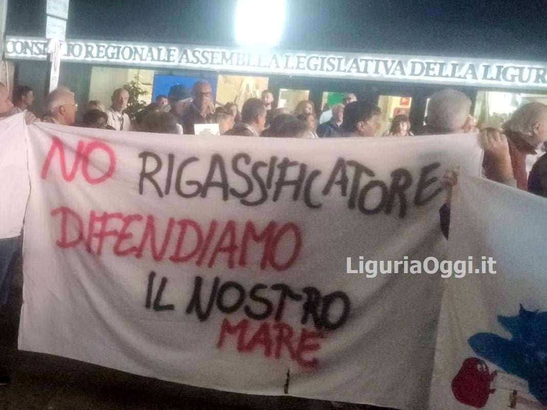 Rigassificatore protesta Genova regione