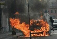 Genova, auto e moto in fiamme a Sturla Sturla Genova incendio auto fiamme