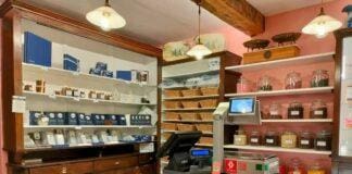 Genova, la bottega storica di Romeo Viganotti riapre dopo il restauro Viganotti cioccolateria Genova