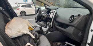 Sanremo, sfrattata da casa vive in auto con i suoi cani Sanremo, sfrattata in auto con cani