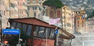 Camogli, mareggiata distrugge ristorante sulla spiaggia – Video Camogli mareggiata distrugge ristorante 3 novembre 2023