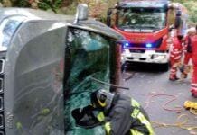 Genova, auto ribaltata a Granarolo, tre feriti lievi Davagna incidente via Calvari 13 novembre 2023