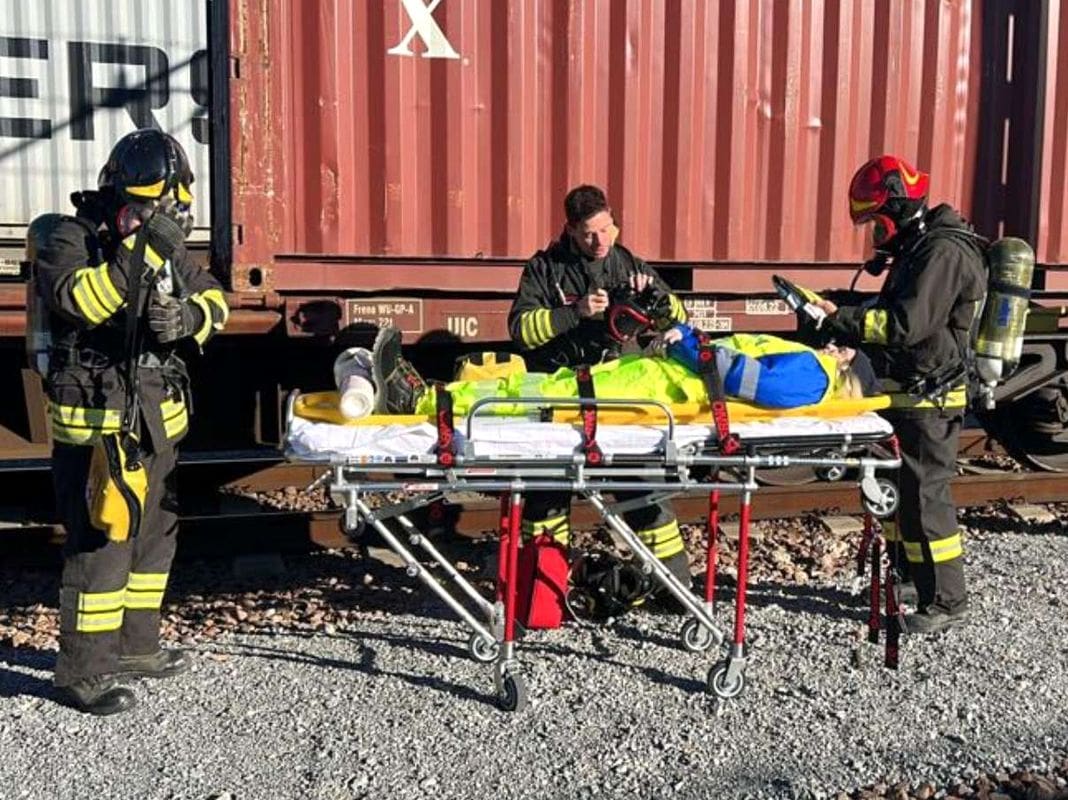 Voltri esercitazione vigili fuoco emergenza ferrovia