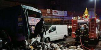 Genova, camion di ambulanti in fiamme in via Montaldo camion in fiamme Marassi via Montaldo genova