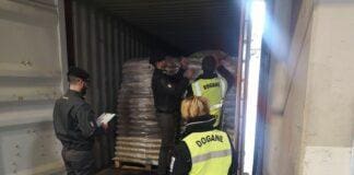 Genova, 3 tonnellate di jeans sequestrate nel porto di Prà Dogane Genova Guardia Finanza container