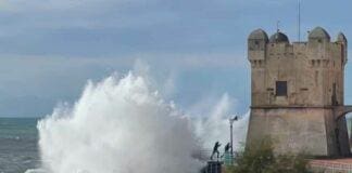 Genova, mareggiata in arrivo, scattano i divieti Nervi mareggiata