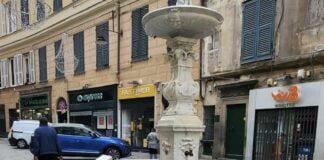 Genova, danneggiata la fontana di piazza Campetto appena restaurata Campetto, fontana danneggiata
