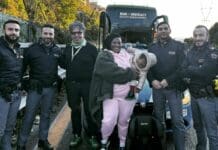 Genova, mamma in viaggio di emergenza senza soldi, i poliziotti la aiutano polizia aiuta mamma senza soldi