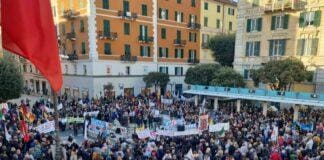 Rigassificatore, migliaia in piazza a Savona per dire no Rigassificatore protesta Savona 11 novembre 2023
