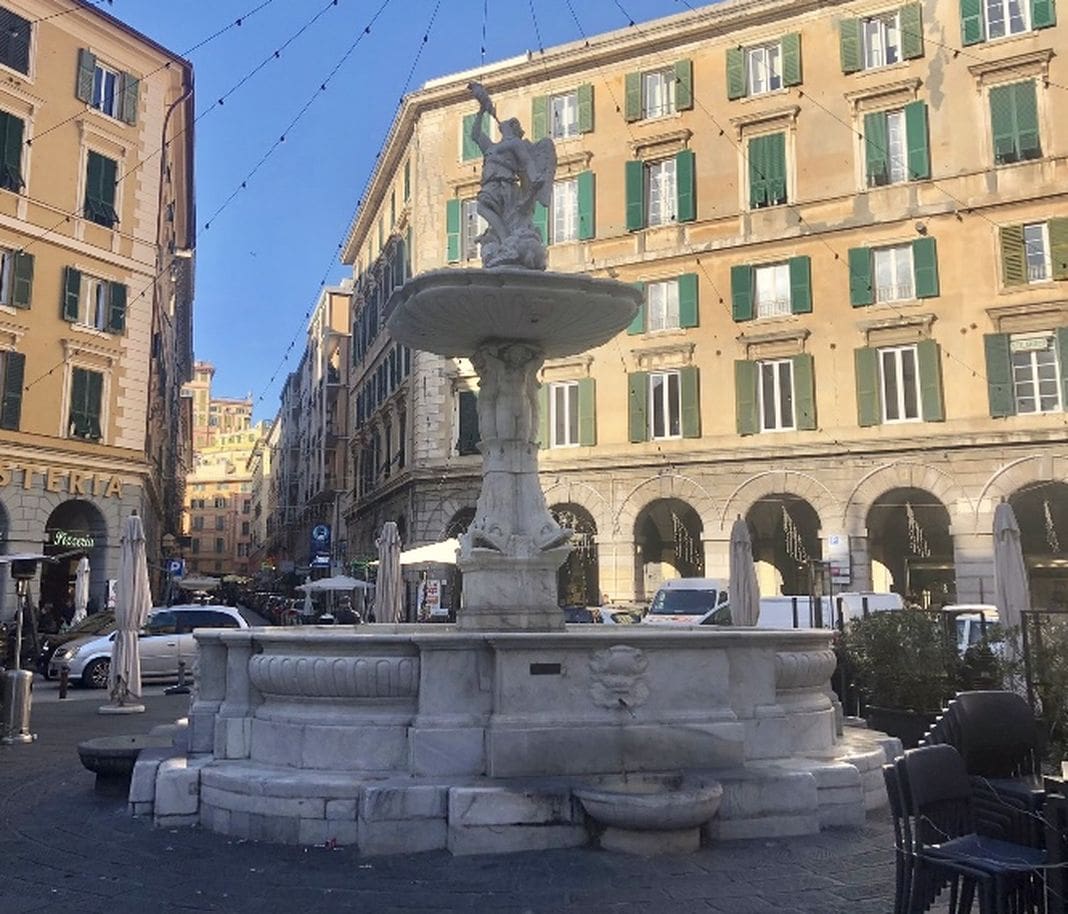 Fontana piazza Clombo Genova intera