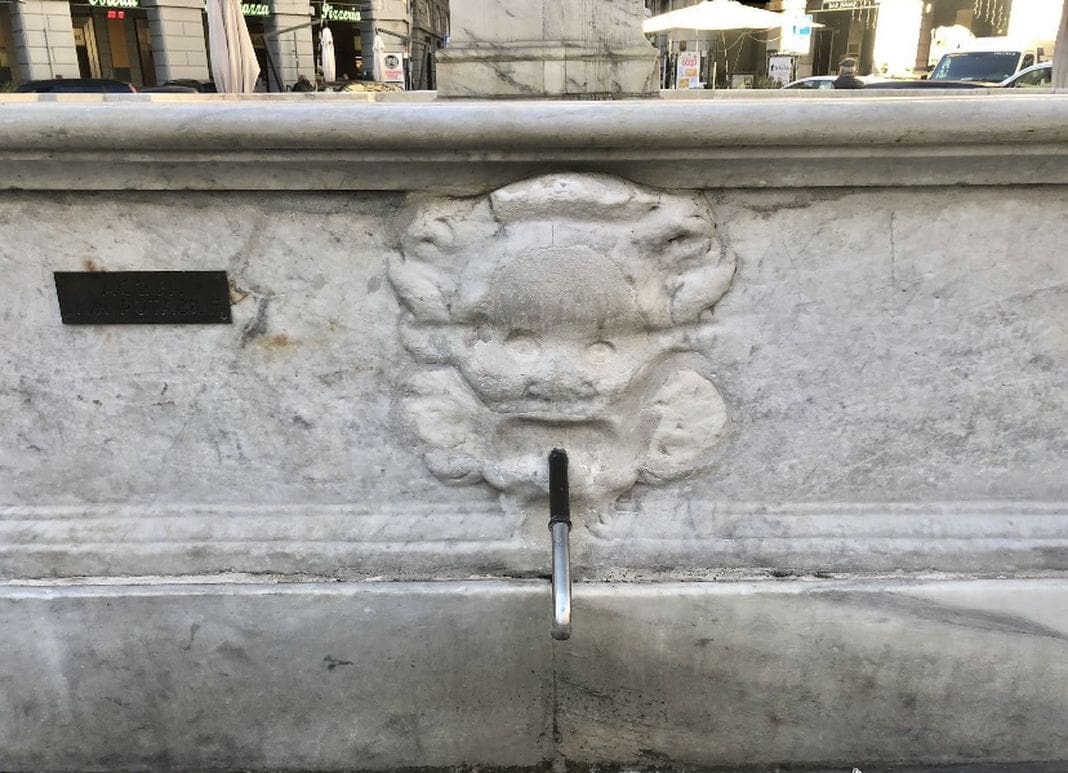 Fontana piazza Colombo Genova bocca
