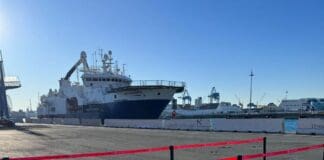 Migranti, la nave Geo Barents nel porto di Genova, a bordo 36 naufraghi Geo barents Genova Migranti