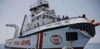 Migranti, in arrivo a Genova la Open Arms con altri 54 naufraghi Open Arms
