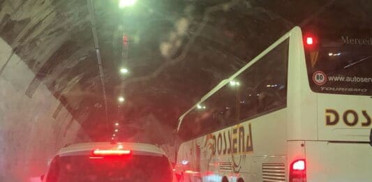 Caos Autostrade, incidente sul ponte San Giorgio: traffico in tilt coda autostrada A10