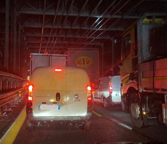 Ex Ilva, prosegue il presidio a Genova: ancora code tra Autostrada e città coda autostrada A10