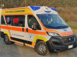 Sestri Levante, precipita in un dirupo con l’auto: grave un uomo ambulanza croce azzurra Brugnato la Spezia