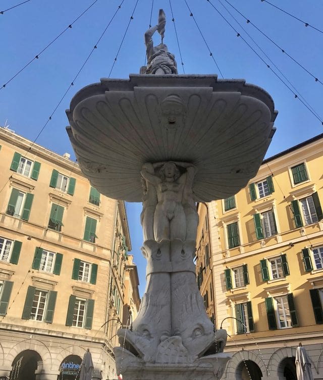 Fontana piazza Colombo Genova vasca superiore