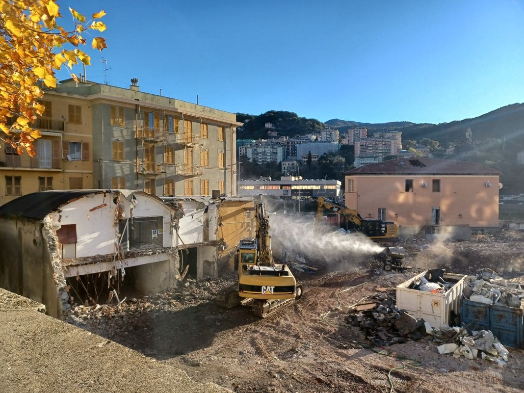 Gavette demolizione Genova rimessa AMT
