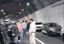 coda autostrada giocano pallone