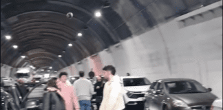 Caos Autostrade, Regione Liguria: ritardo nei lavori non può ricadere sugli automobilisti coda autostrada giocano pallone