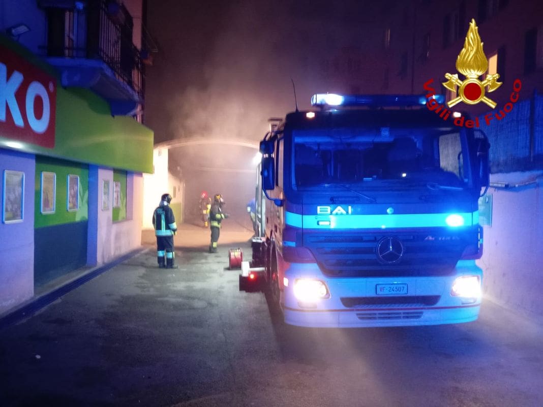 Foce Genova incendio supermercato basko via Barabino