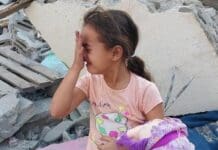 Gaza, Save the children: maltempo e restrizioni israeliane bloccano aiuti ai bambini Gaza bambina