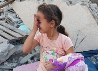 Gaza, Save the children: maltempo e restrizioni israeliane bloccano aiuti ai bambini Gaza bambina