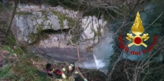 Genova, cagnolina cade in un dirupo ai laghetti di Nervi, arrivano i pompieri salvataggio cane laghetti nervi