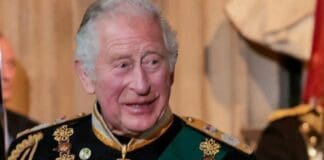 Re Carlo malato di cancro, apprensione a Londra e principe Harry rientra dagli USA Re Carlo II inghilterra