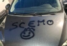 Genova, raffica di auto danneggiate a Cornigliano, i residenti: vogliamo sicurezza Auto imbrattata