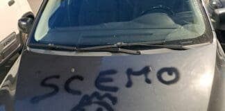 Genova, raffica di auto danneggiate a Cornigliano, i residenti: vogliamo sicurezza Auto imbrattata