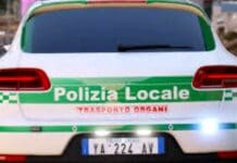 Genova, trapianto salva ragazzo di 14 anni al San Martino, scorta della polizia locale Porsche Macan polizia locale organi
