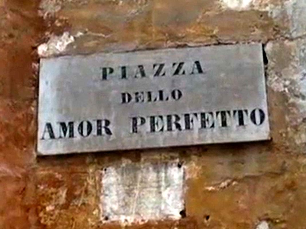 Piazza dello Amor Perfetto Genova