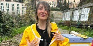 Genova, il Comune riceve in dono un’arnia con api, posizionata nell’apiario AlleOrtiche Francesca Corso