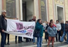 Genova, presidio No Funivia in piazza De Ferrari: no ai progetti calati dall’alto No Funivia