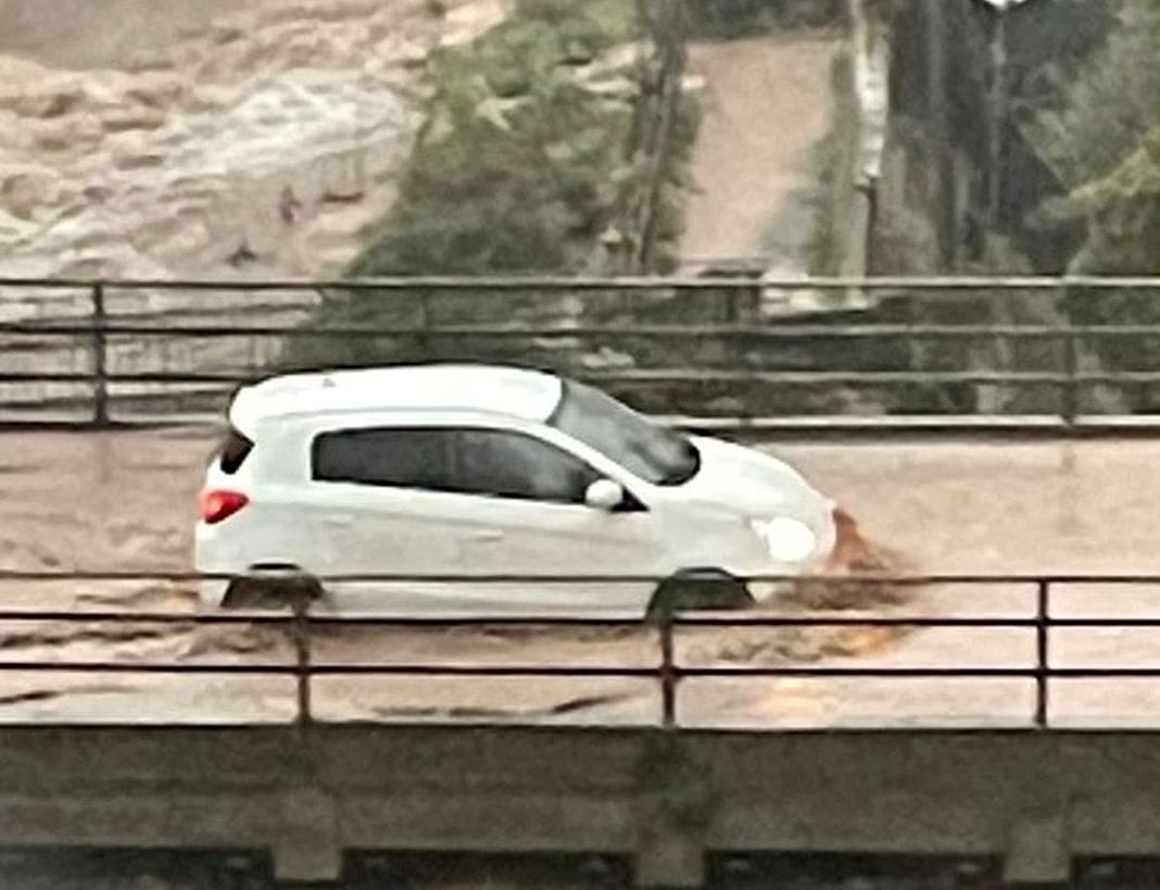 Maltempo A Genova, Strade Allagate E Divampano Le Polemiche Sulla ...