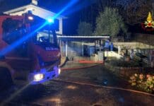 Neirone, incendio in una cantina: lungo intervento dei vigili del fuoco