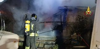 Genova, incendio nella notte in via Struppa: intervento dei pompieri
