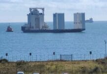 nave porta cassoni diga foranea Genova